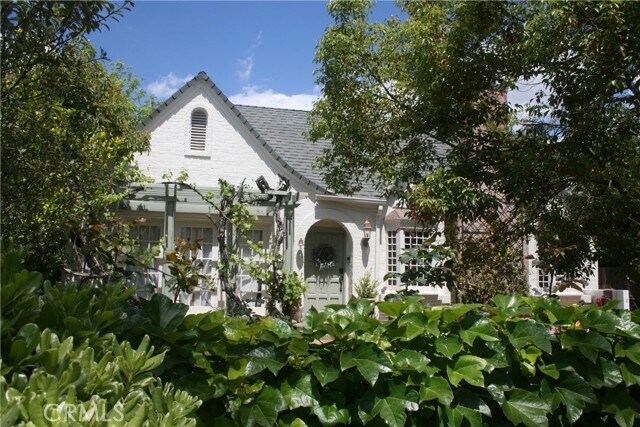 Foto del edificio - 2421 Heliotrope Dr