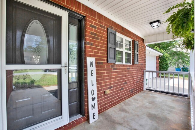 Building Photo - 211 Mikal Dr