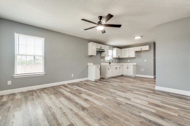 Building Photo - Leacrest Duplex