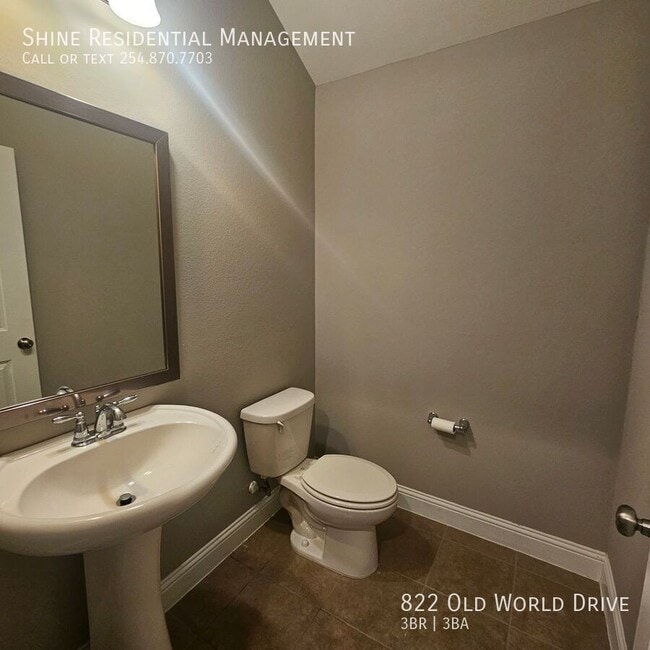 Foto del edificio - 822 Old World Dr