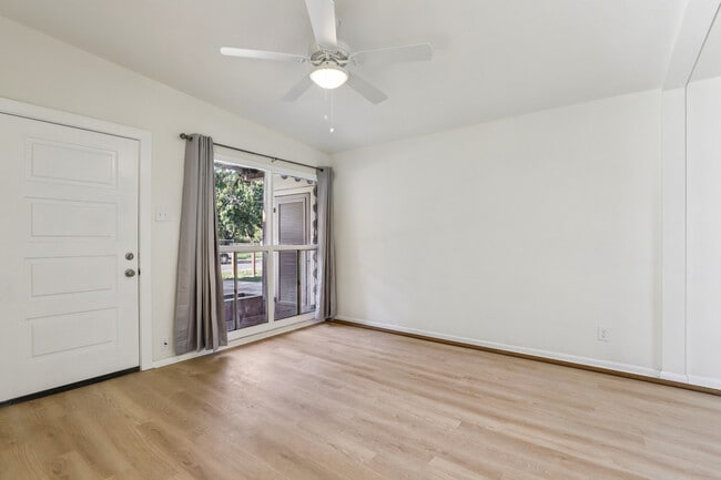 Building Photo - 4307 Skelton Dr