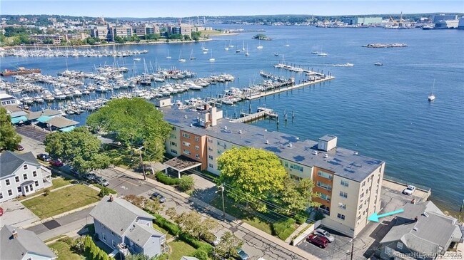 Foto del edificio - 292 Pequot Ave