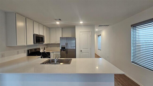 Building Photo - 21575 Carosella Dr