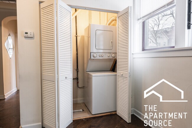 Foto del edificio - 3325 N Lakewood Ave