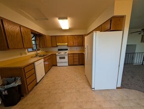 Building Photo - 131 N Garden Ct
