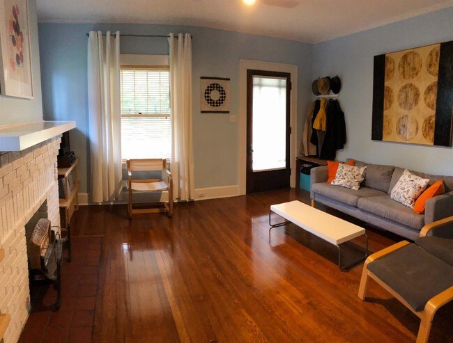 Building Photo - 923 Idlewild Ct