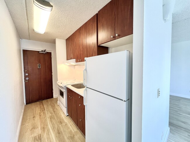 Building Photo - 710 Lunalilo St