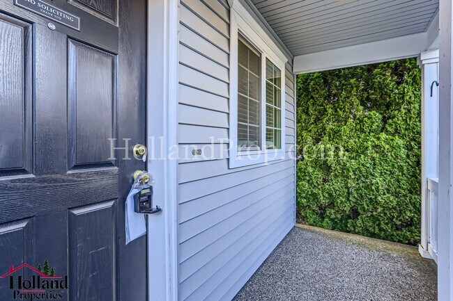 Building Photo - Beautiful Single-Family Home in a Prime Lo...
