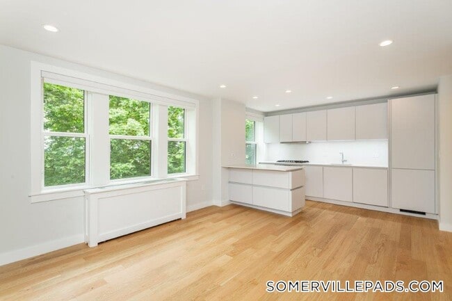 Building Photo - 123 Highland Ave