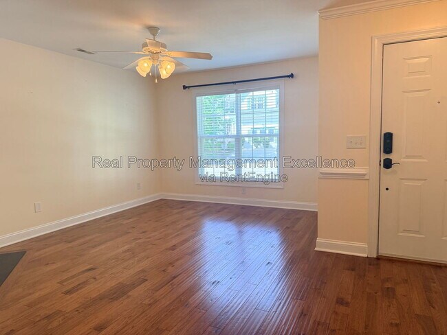 Building Photo - 305 Holly Thorn Trace