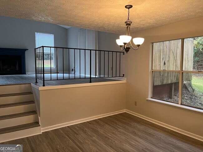 Foto del edificio - 1560 Pin Oak Ln SE