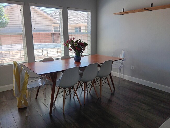 Foto del edificio - Beautiful single family home in Little Valley - PET FRIENDLY