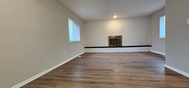 Foto del edificio - 3136-3138 Silver Rock Avenue