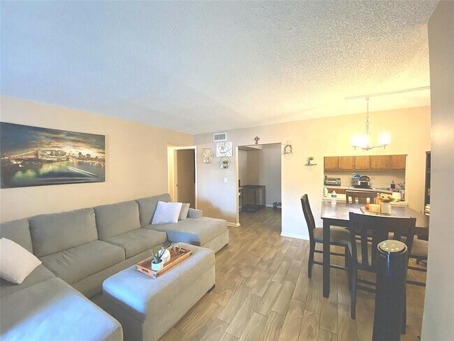 Foto del edificio - 8213 Sun Spring Cir