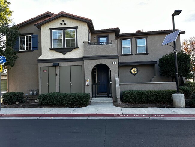 Building Photo - Southside Townhouse for Rent