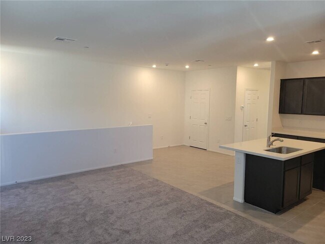 Building Photo - 678 Anemone Ln