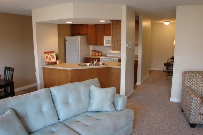 Building Photo - Lakewood Terrace