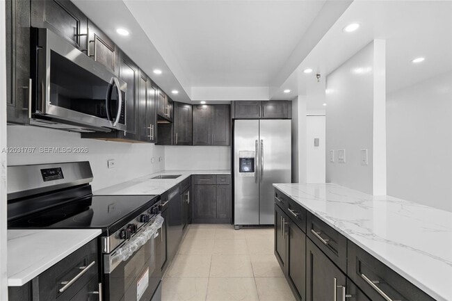 Building Photo - 20505 E Country Club Dr