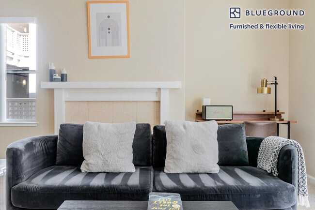 Foto del edificio - 800 High School Way