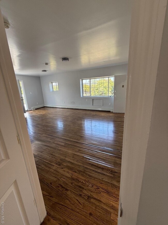 Building Photo - 89-06 S Conduit Ave