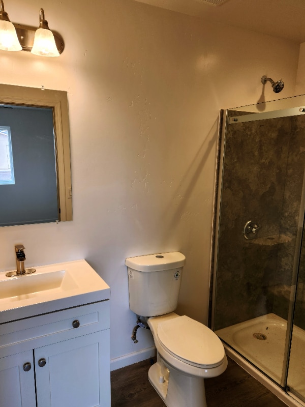 Foto del edificio - 570 Bent River Rd