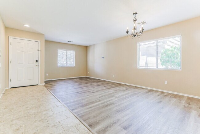Foto del edificio - 43254 W Cowpath Rd
