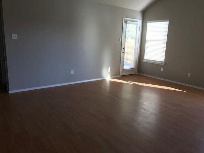 Puerta de la sala de estar/porche trasero - 525 Oxford Loop