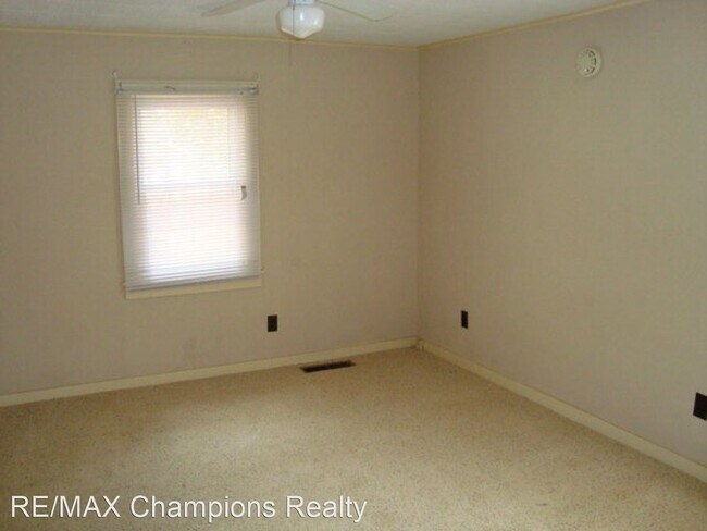 Building Photo - 3 br, 1 bath House - 2815 Tip Top Drive