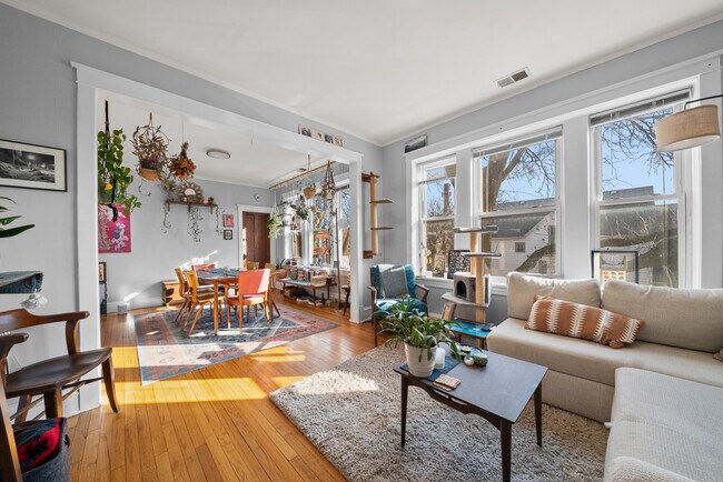 Foto del edificio - 3008 W Cullom Ave