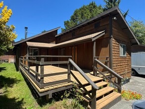Building Photo - 2437 Ridgewood Dr