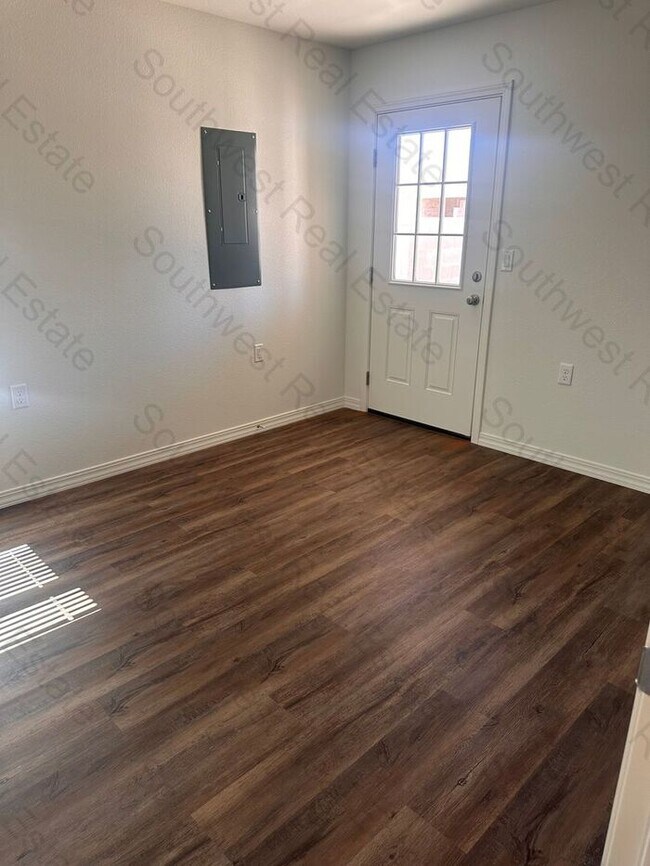 Foto del edificio - New Spacious 2 bedroom 2 bath Duplex.