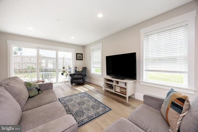Building Photo - 209 Namar Ave