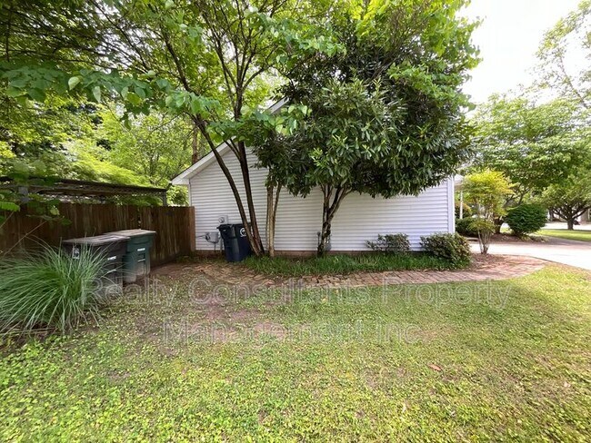 Foto del edificio - 6609 Poplar Grove Trail