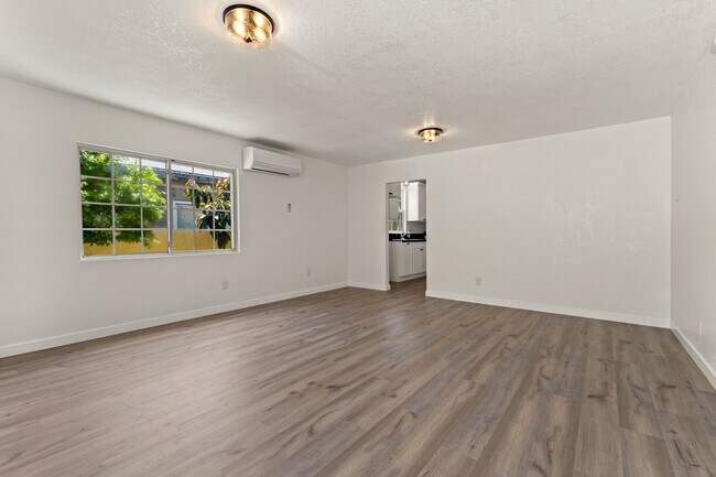 Building Photo - 2218 S Redondo Blvd