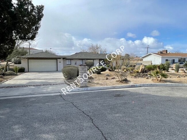 Foto del edificio - 1022 W Lancaster Blvd