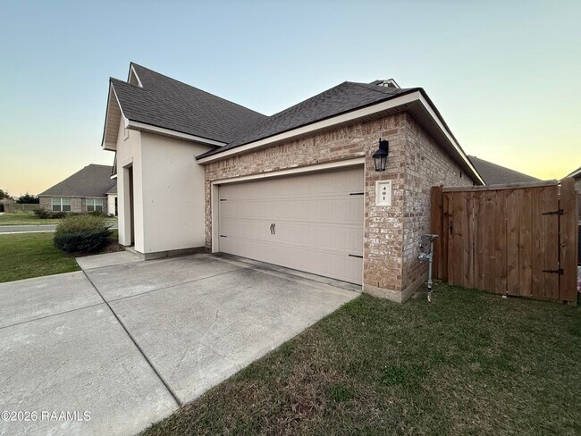 Building Photo - 401 Eastwood Dr