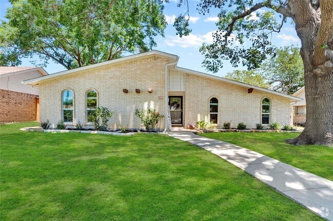 Building Photo - 2213 Overglen Dr