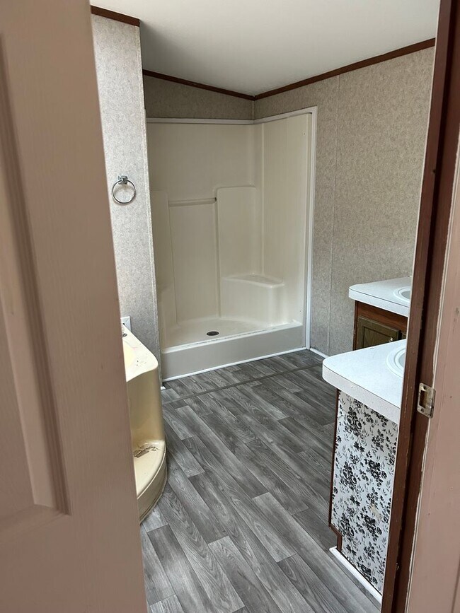 Foto del edificio - 3-Bedroom/ 2-Bath-Mobile Home with Deck