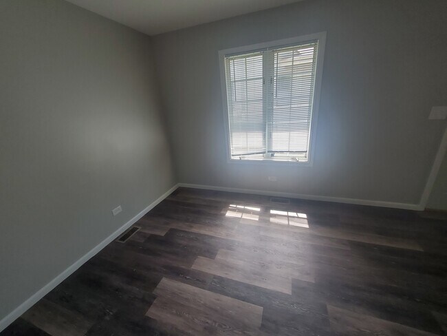 Building Photo - 117 Circle Dr
