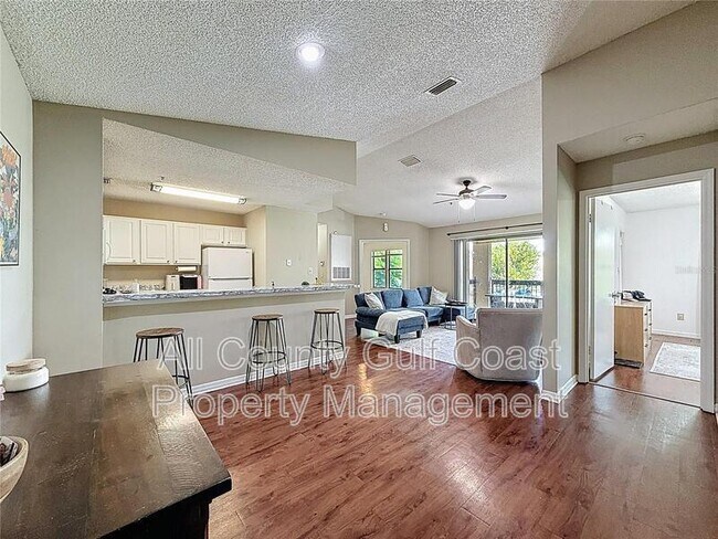 Foto del edificio - 4057 Crockers Lake Blvd