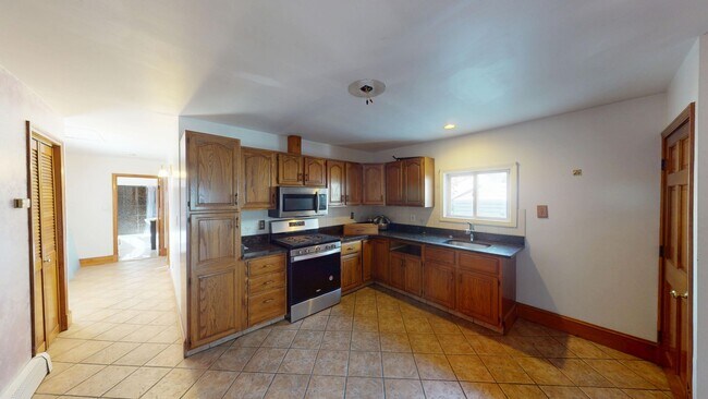 Foto del edificio - 3bed with in unit laundry in Cambridge