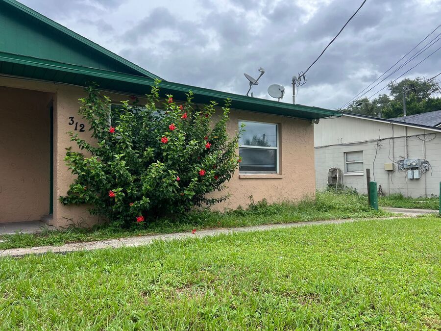 Foto principal - 312 E Tomlin St