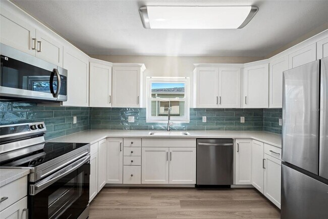 Foto del edificio - 662 Villa Grande Ave S