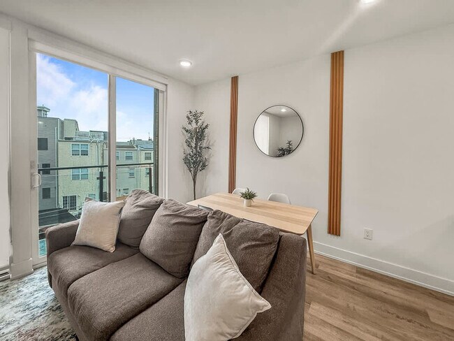 Building Photo - 1214 N American St