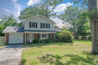 Building Photo - 1302 Kienast Dr