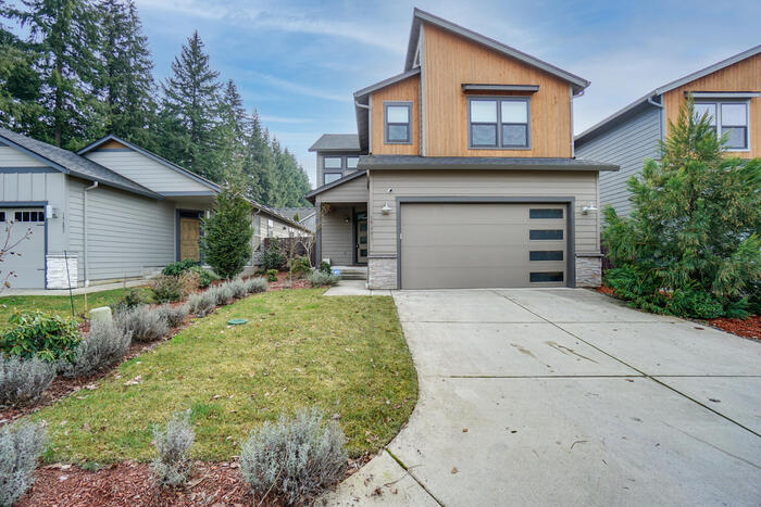 Primary Photo - BEAUTIFUL HOME LOCATED IN URBAN OAKS