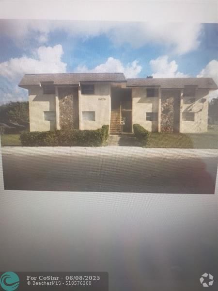 Building Photo - 5875 SW 41st St