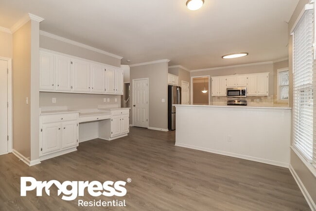 Building Photo - 700 River Cove Dr NE