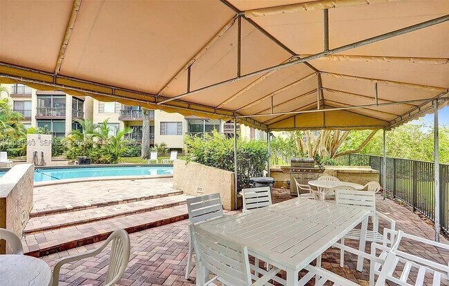 Foto del edificio - 6060 S Falls Cir Dr