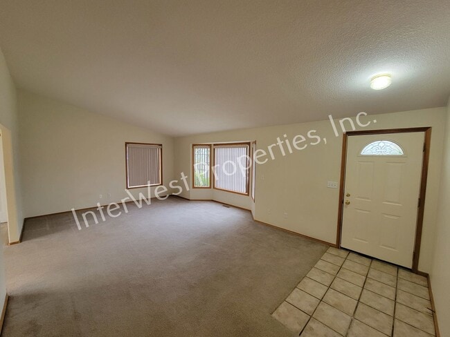 Foto del edificio - Tigard 3 Bd 2ba Ranch Style Home on Flag L...